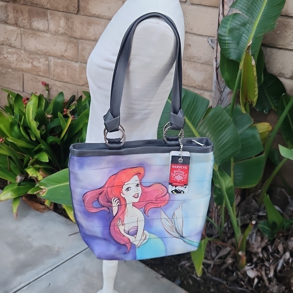 Harveys Seatbelt Little Mwrmaid Ariel Carriage Ring Tote